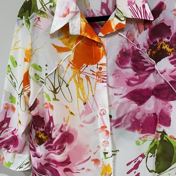 Sea Suns Floral Blouse - Picture 8 of 11